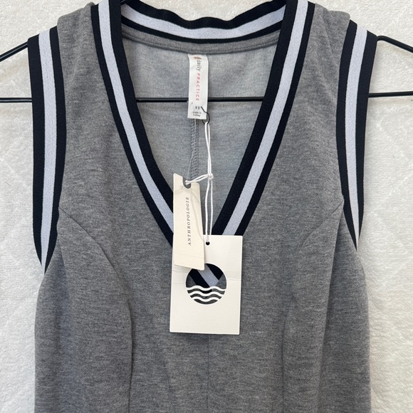 Gray Sleeveless Dress - Picture 3 of 5